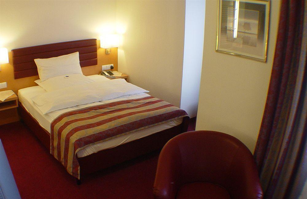 Hotel Zum Adler บอนน์ ภายนอก รูปภาพ