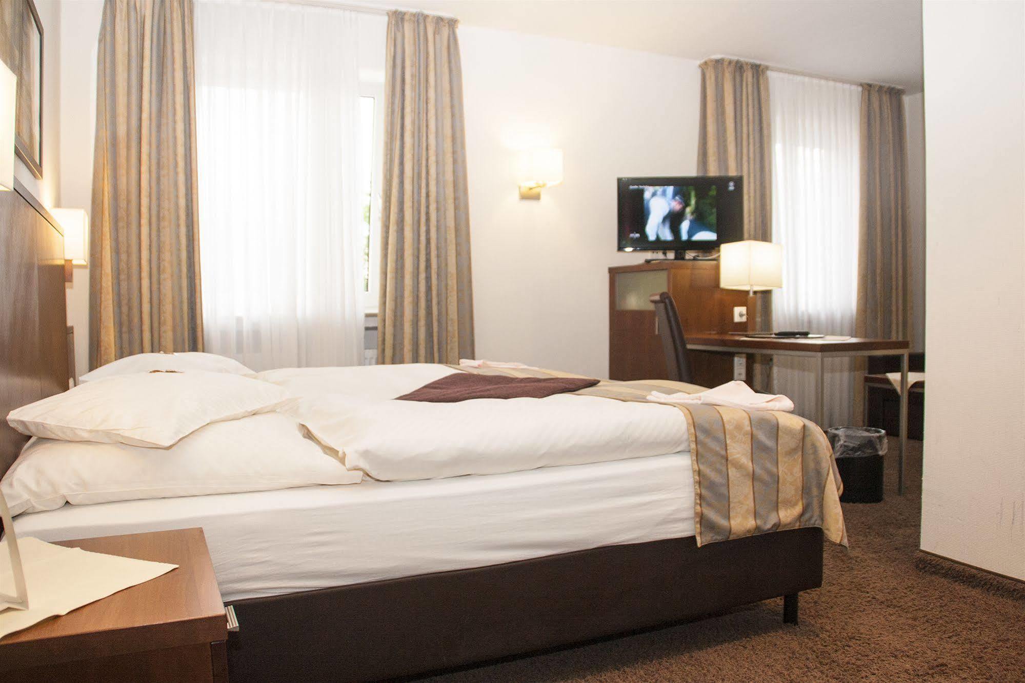 Hotel Zum Adler บอนน์ ภายนอก รูปภาพ