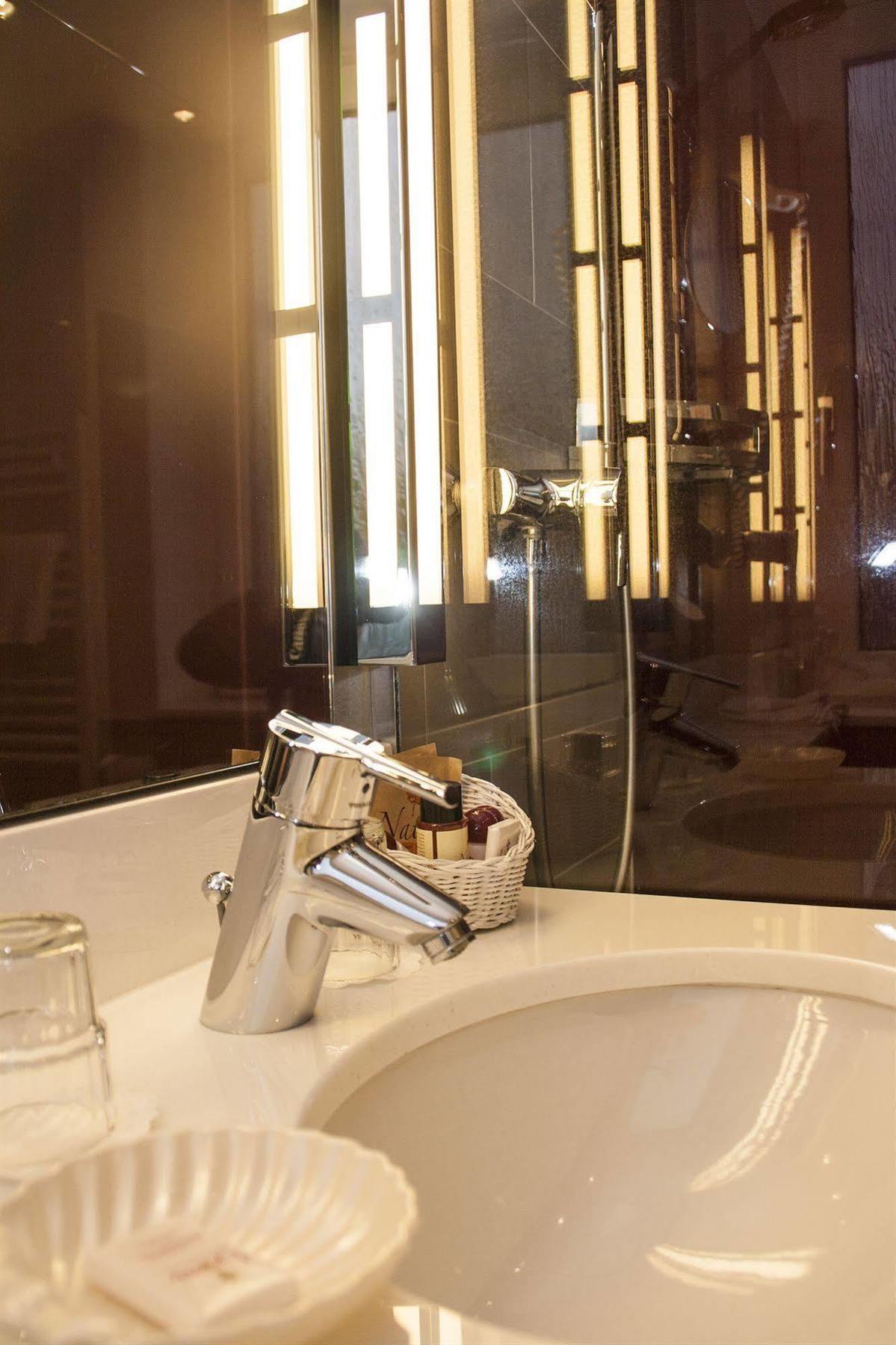 Hotel Zum Adler บอนน์ ภายนอก รูปภาพ