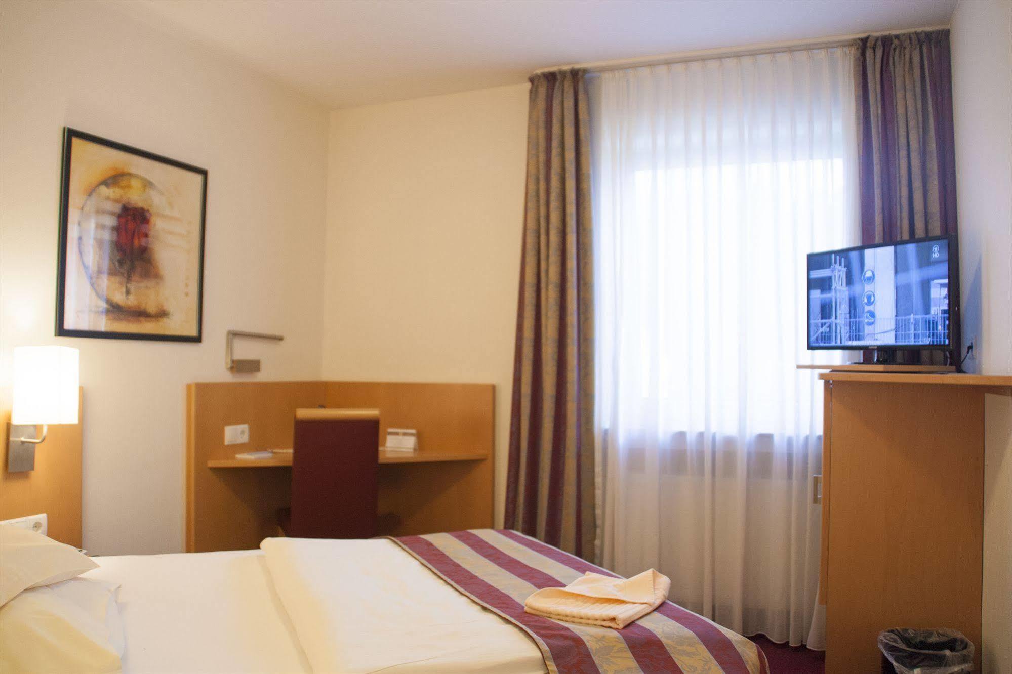 Hotel Zum Adler บอนน์ ภายนอก รูปภาพ