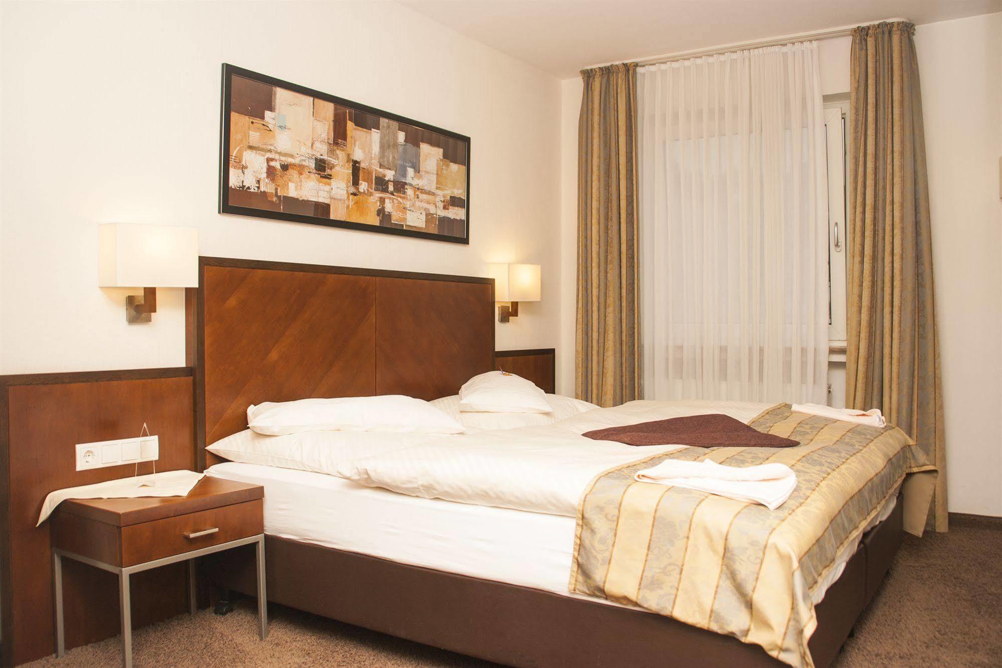 Hotel Zum Adler บอนน์ ภายนอก รูปภาพ